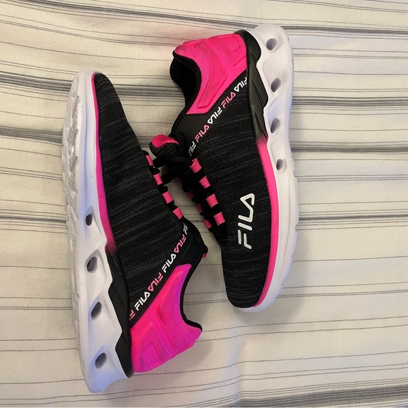 BRAND NEW GIRLS SIZE 2 FILA TENNIS SHOES - Picture 14 of 14